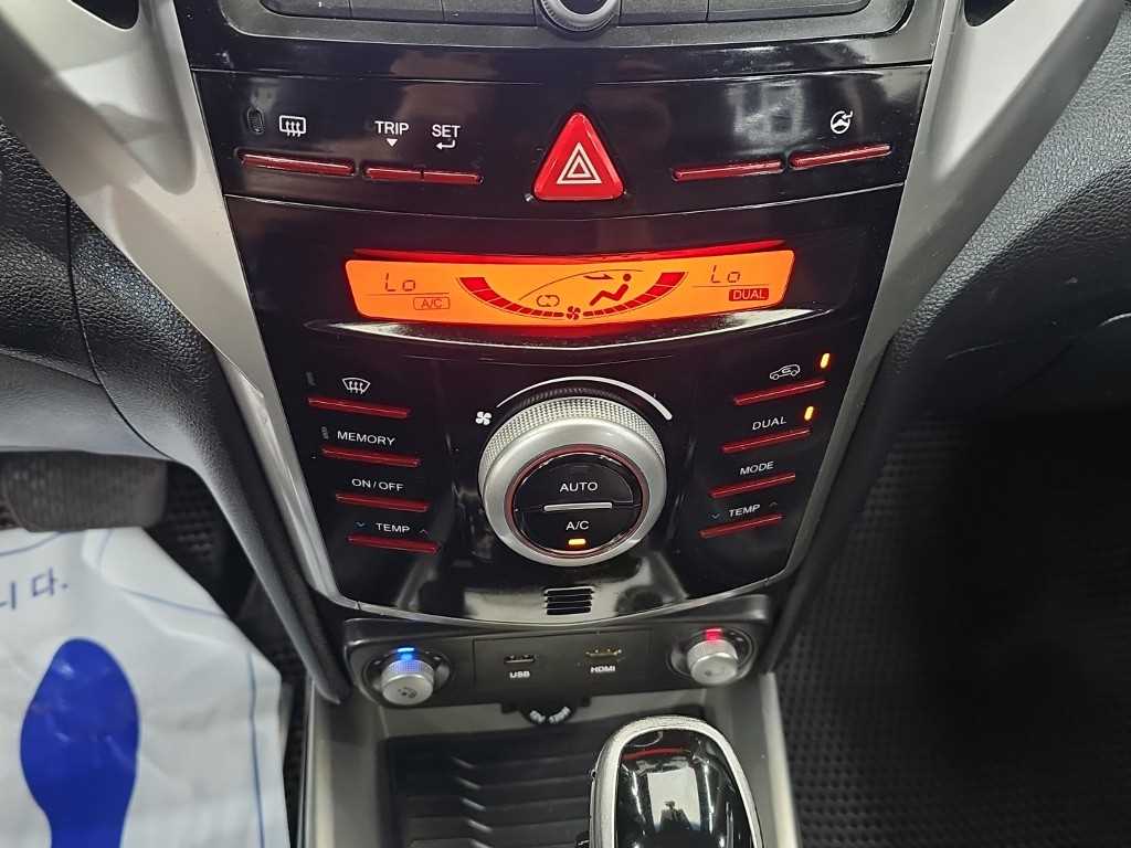 Ssangyong Tivoli - Vista 10