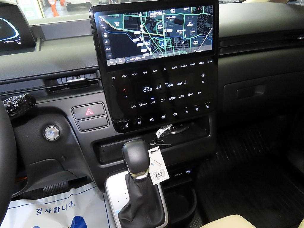 HYUNDAI Staria - Vista 10