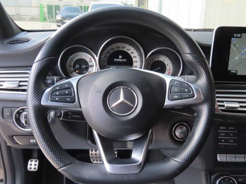 Mercedes Benz CLS Class - Vista 9