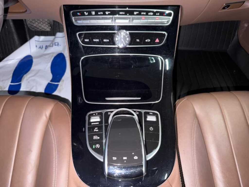 Mercedes Benz E class - Vista 11