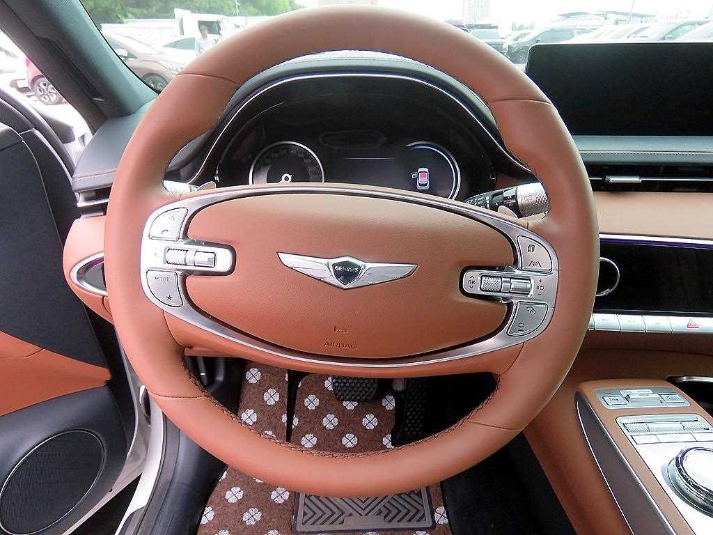 Genesis GV70 - Vista 11