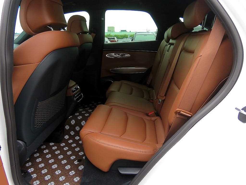 Genesis GV70 - Vista 8