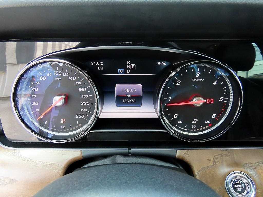 Mercedes Benz E class - Vista 9