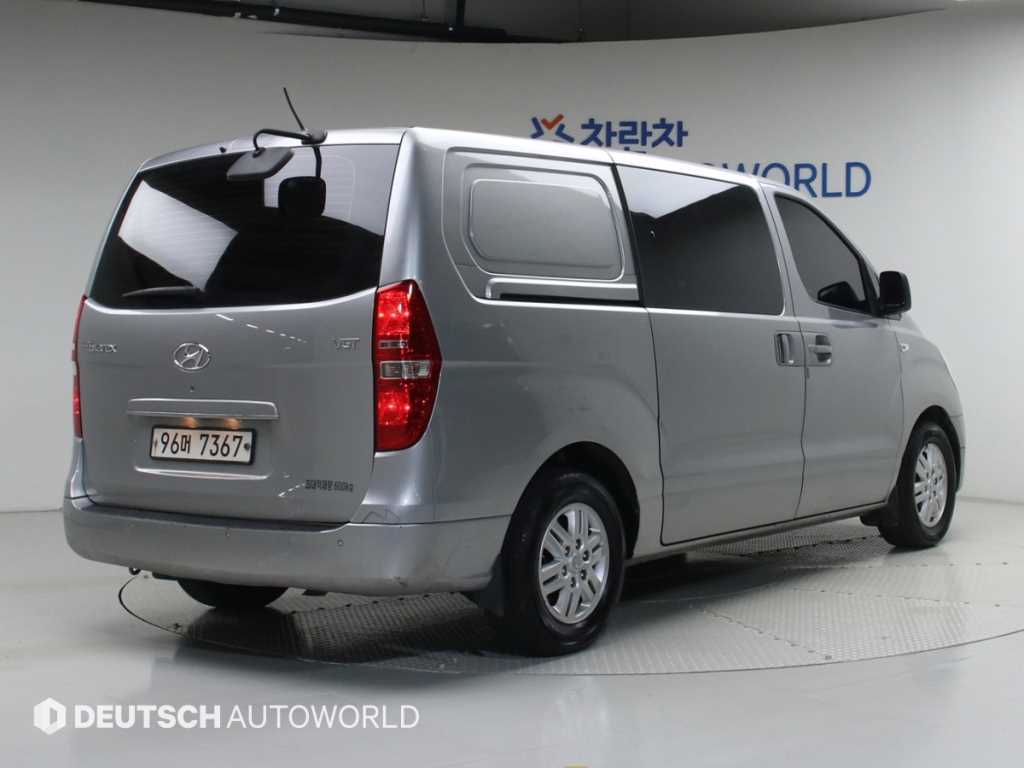HYUNDAI Starex - Vista 2