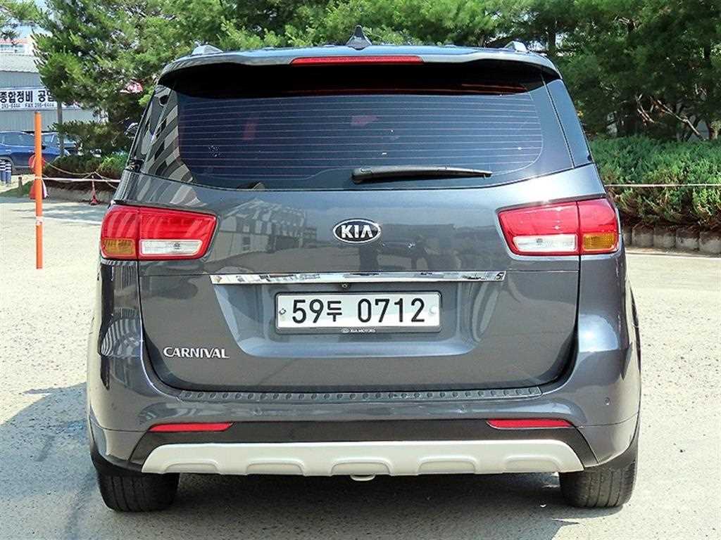 KIA Carnival - Vista 4