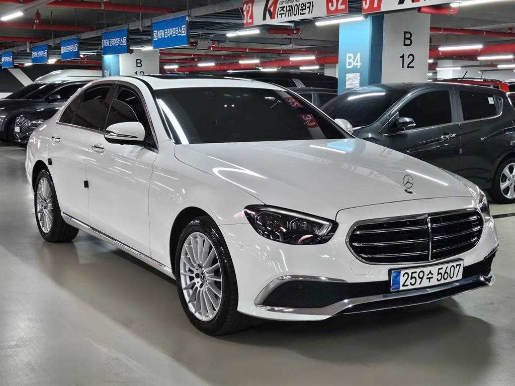 Mercedes Benz E class - Vista 3