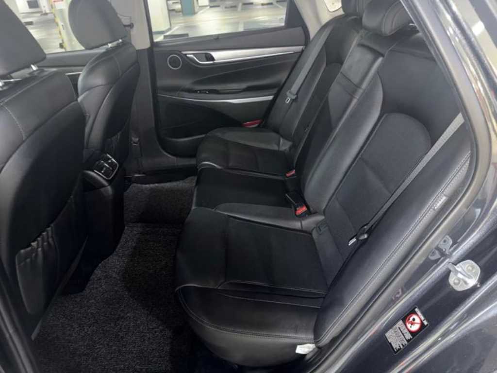 HYUNDAI Grandeur - Vista 7