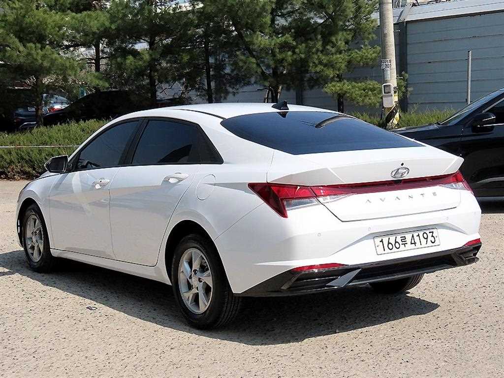 HYUNDAI Avante - Vista 3