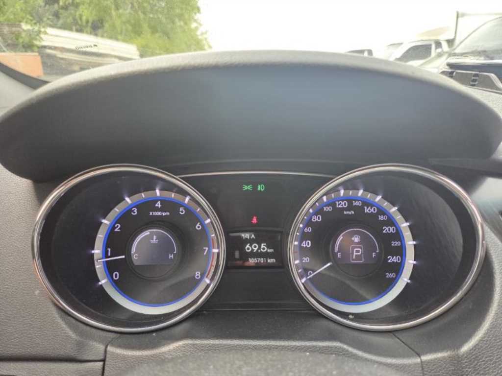 HYUNDAI Sonata - Vista 8