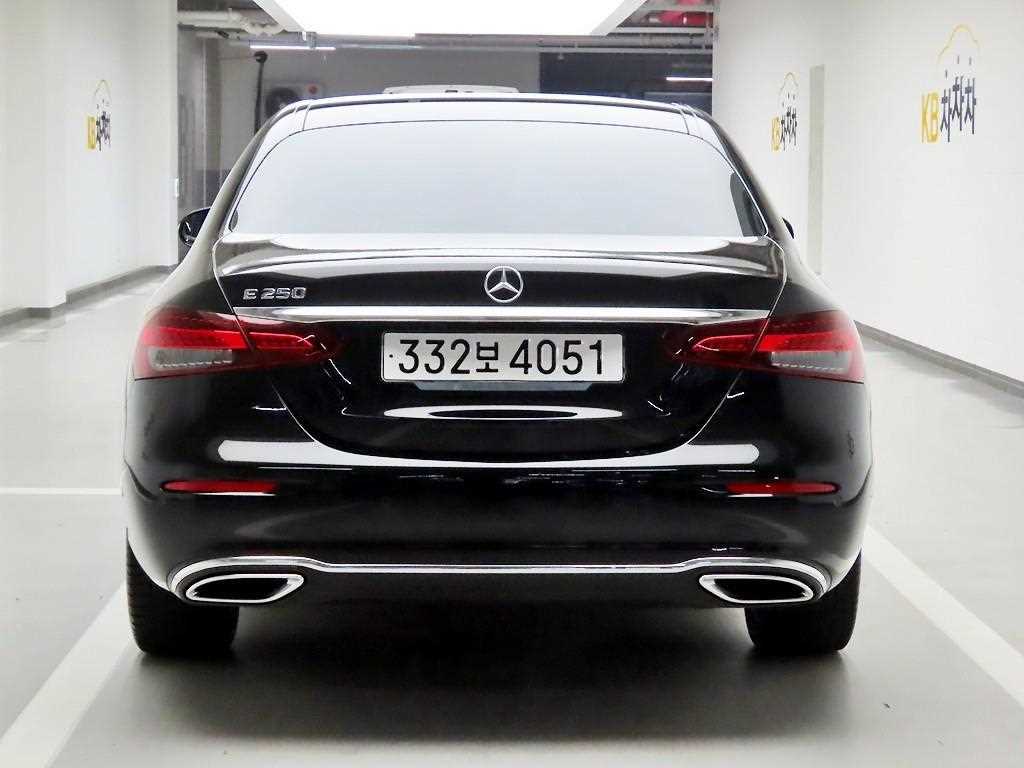 Mercedes Benz E class - Vista 3