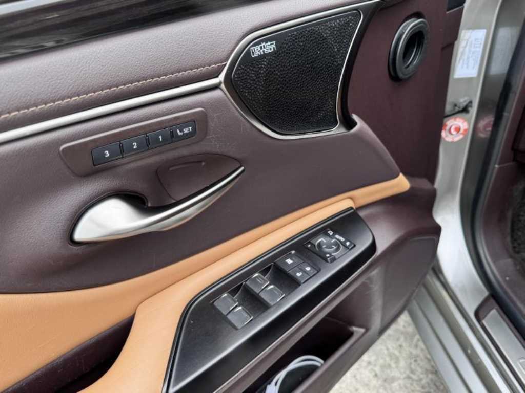 Lexus ES - Vista 4