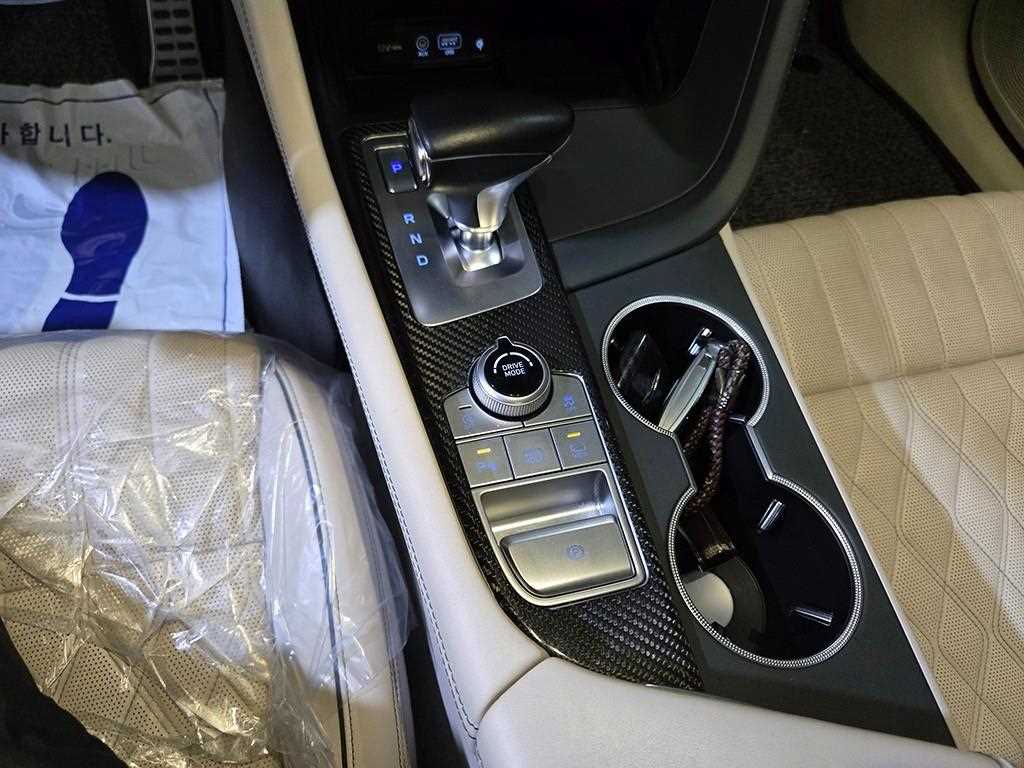Genesis G70 - Vista 12