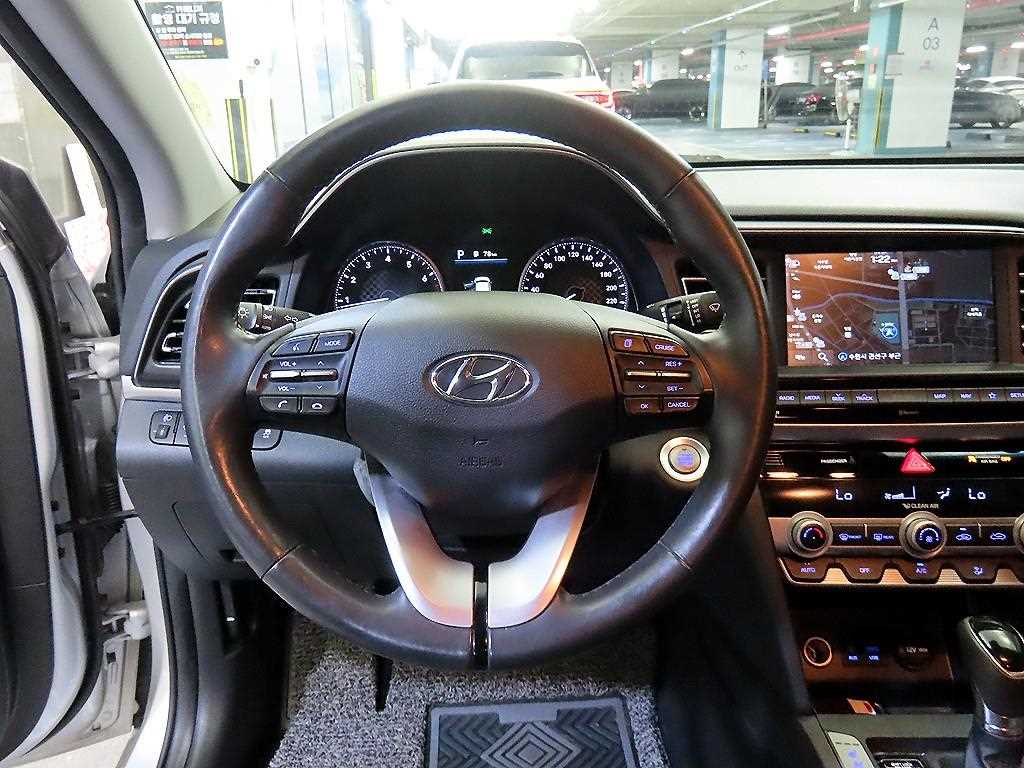 HYUNDAI Avante - Vista 8