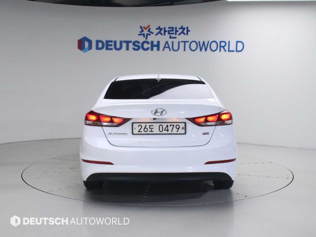 HYUNDAI Avante - Vista 4