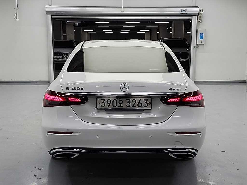 Mercedes Benz E class - Vista 3