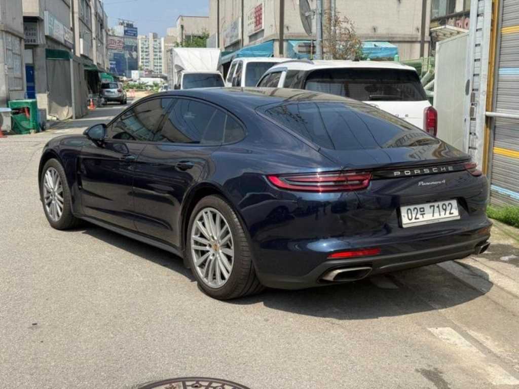 Porsche Panamera - Vista 3