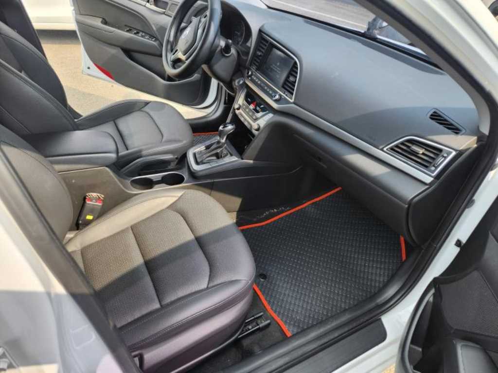 HYUNDAI Avante - Vista 12