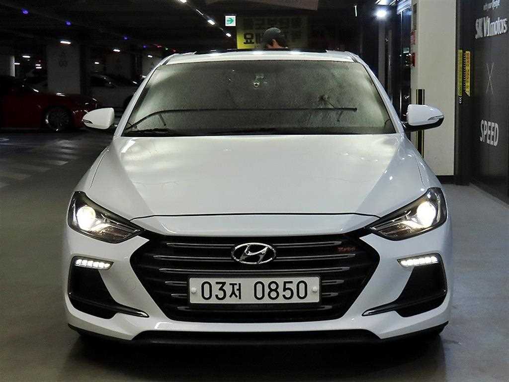 HYUNDAI Avante - Vista 2