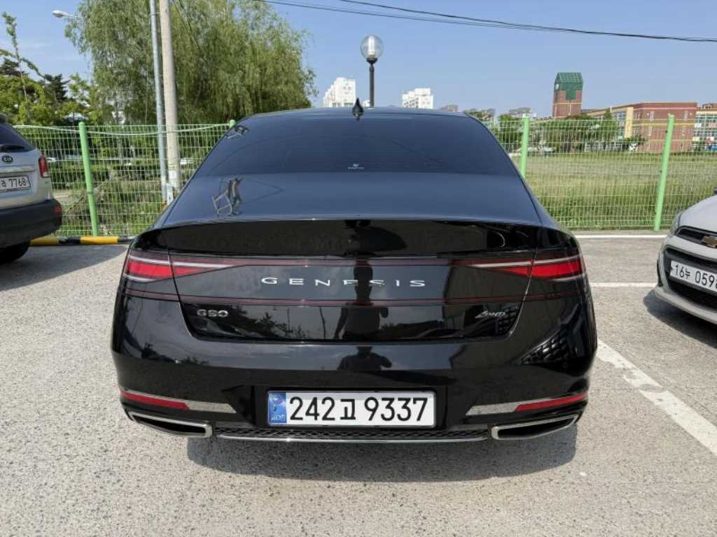 Genesis G90 - Vista 4