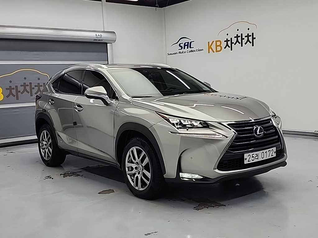 Lexus NX - Vista 4