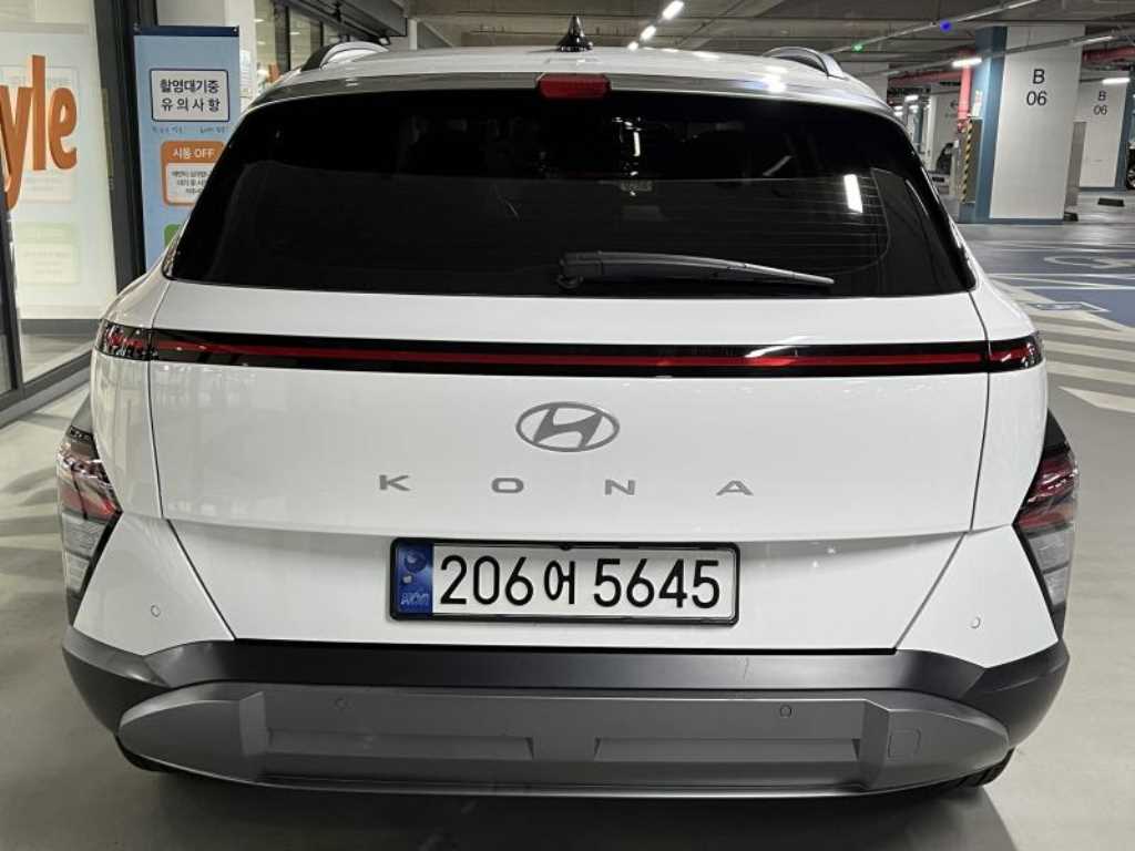 HYUNDAI Kona - Vista 5