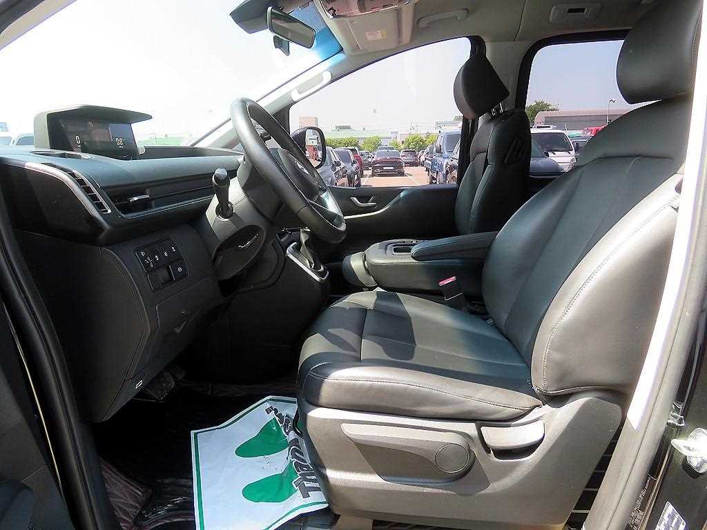 HYUNDAI Staria - Vista 8