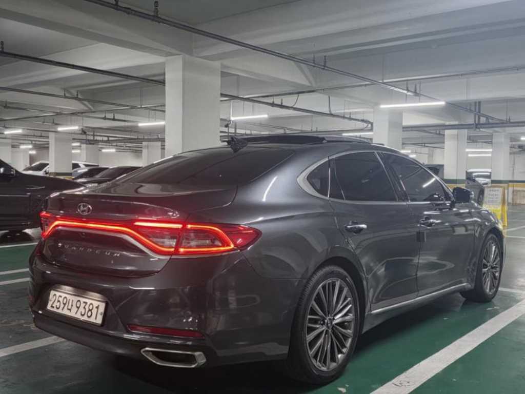 HYUNDAI Grandeur - Vista 5