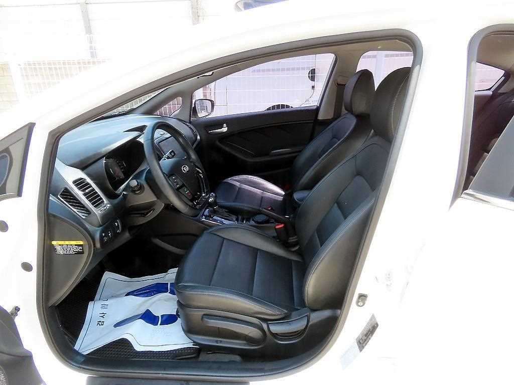 KIA K3 - Vista 5
