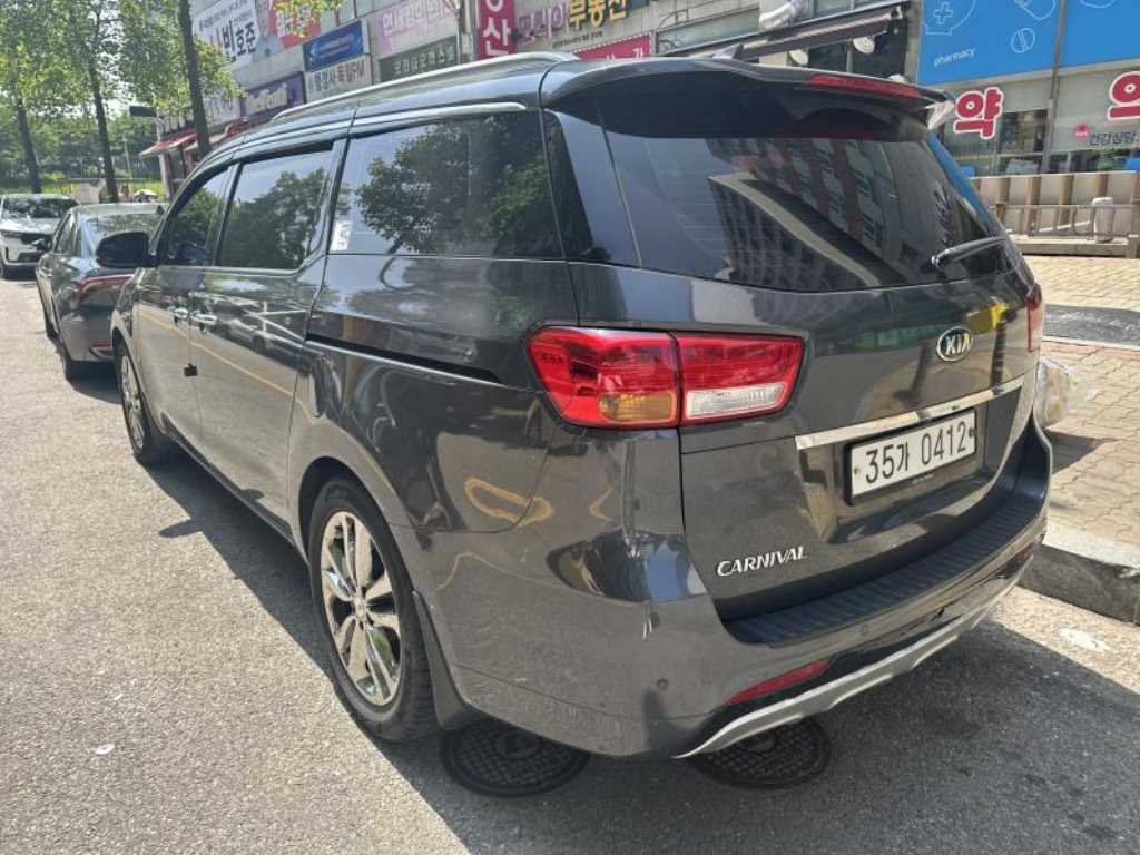 KIA Carnival - Vista 2