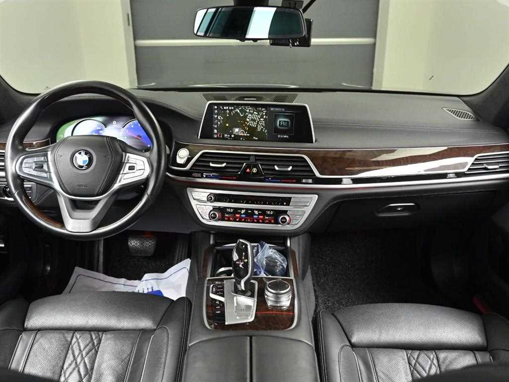 BMW 7 Series - Vista 8