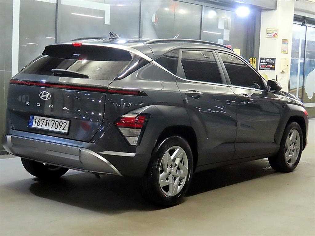 HYUNDAI Kona - Vista 4