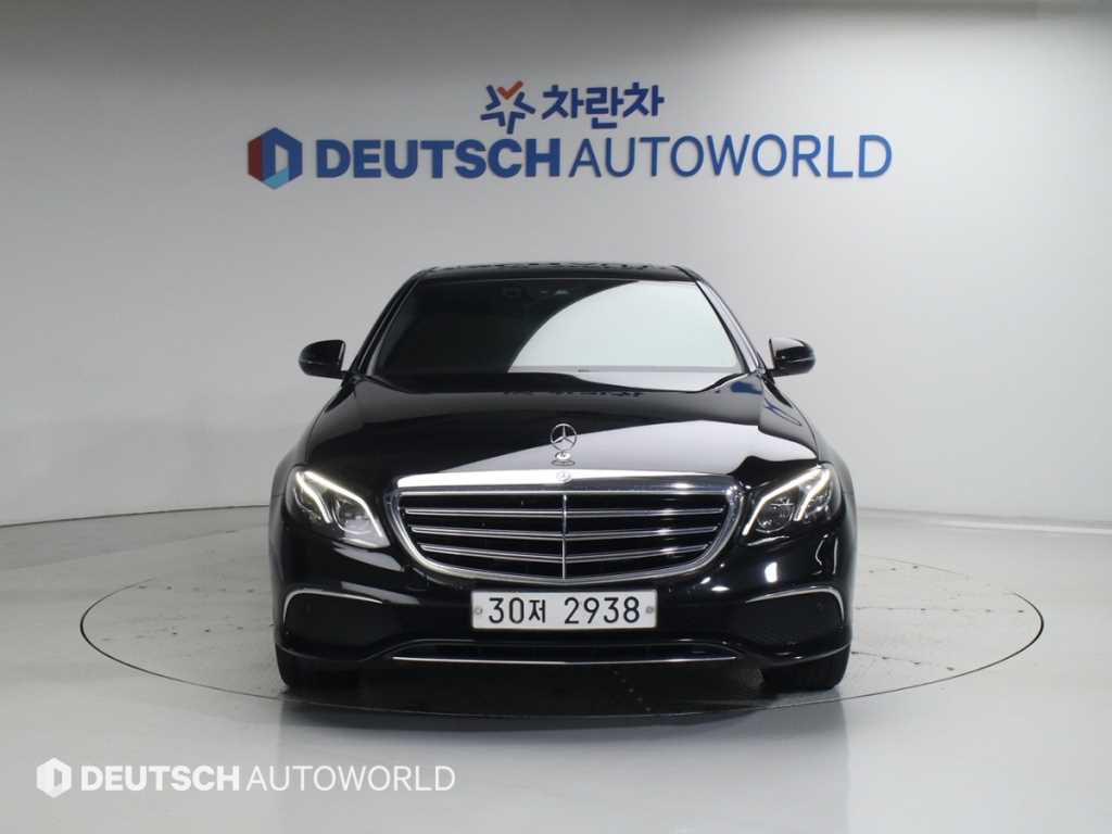 Mercedes Benz E class - Vista 3