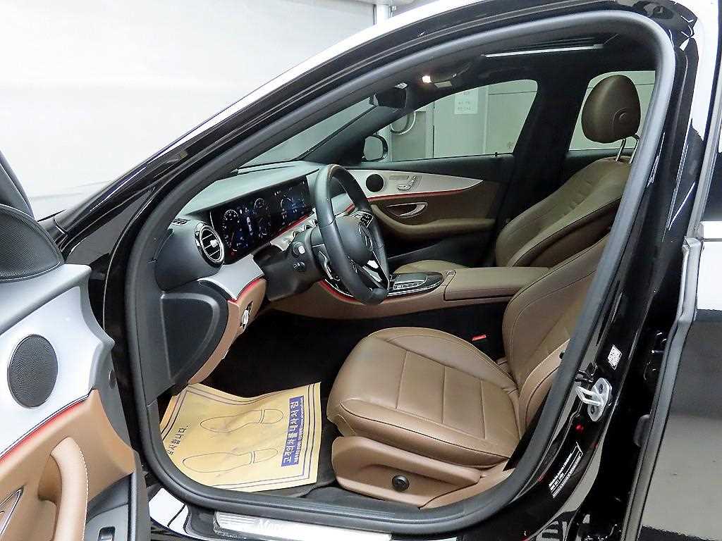 Mercedes Benz E class - Vista 5