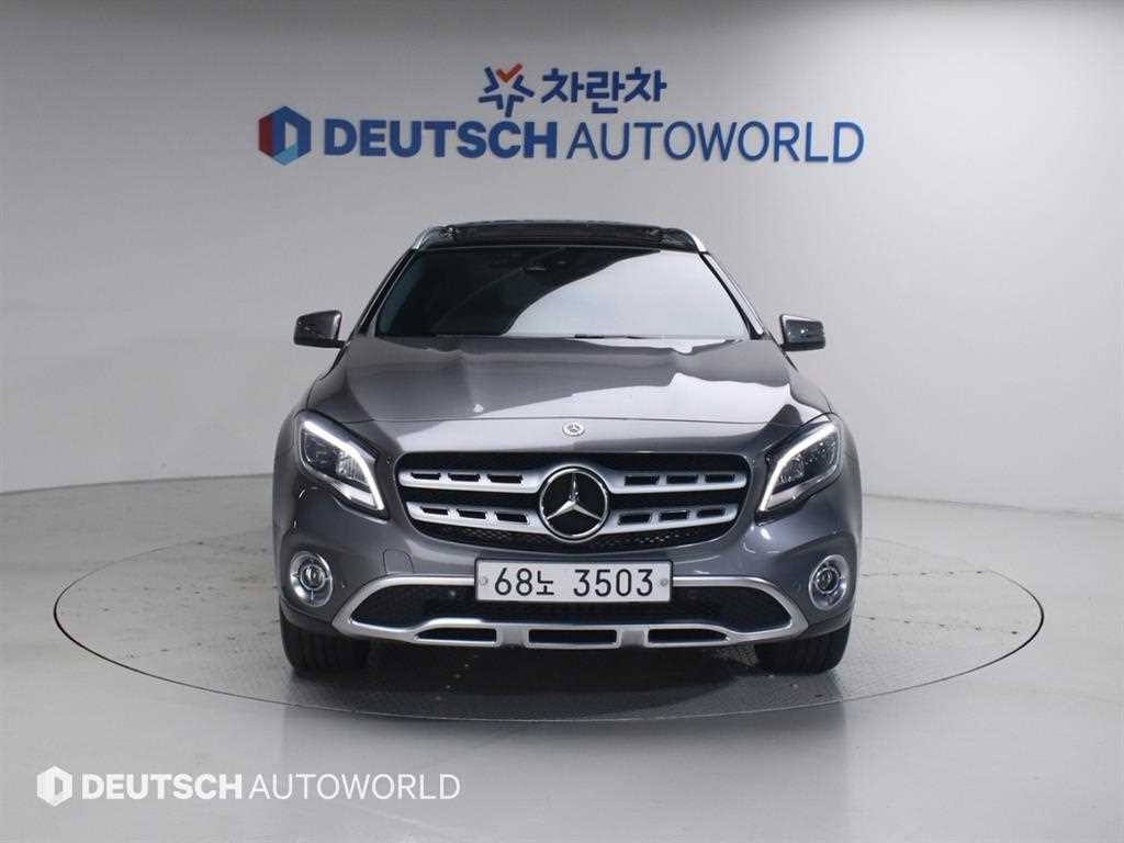 Mercedes Benz GLA Class - Vista 3
