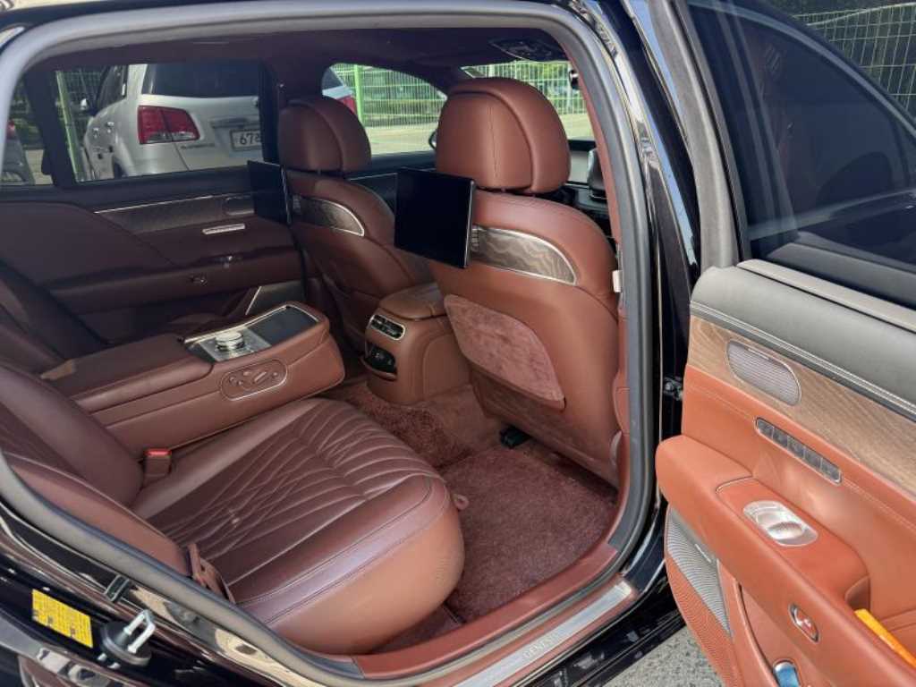 Genesis G90 - Vista 8