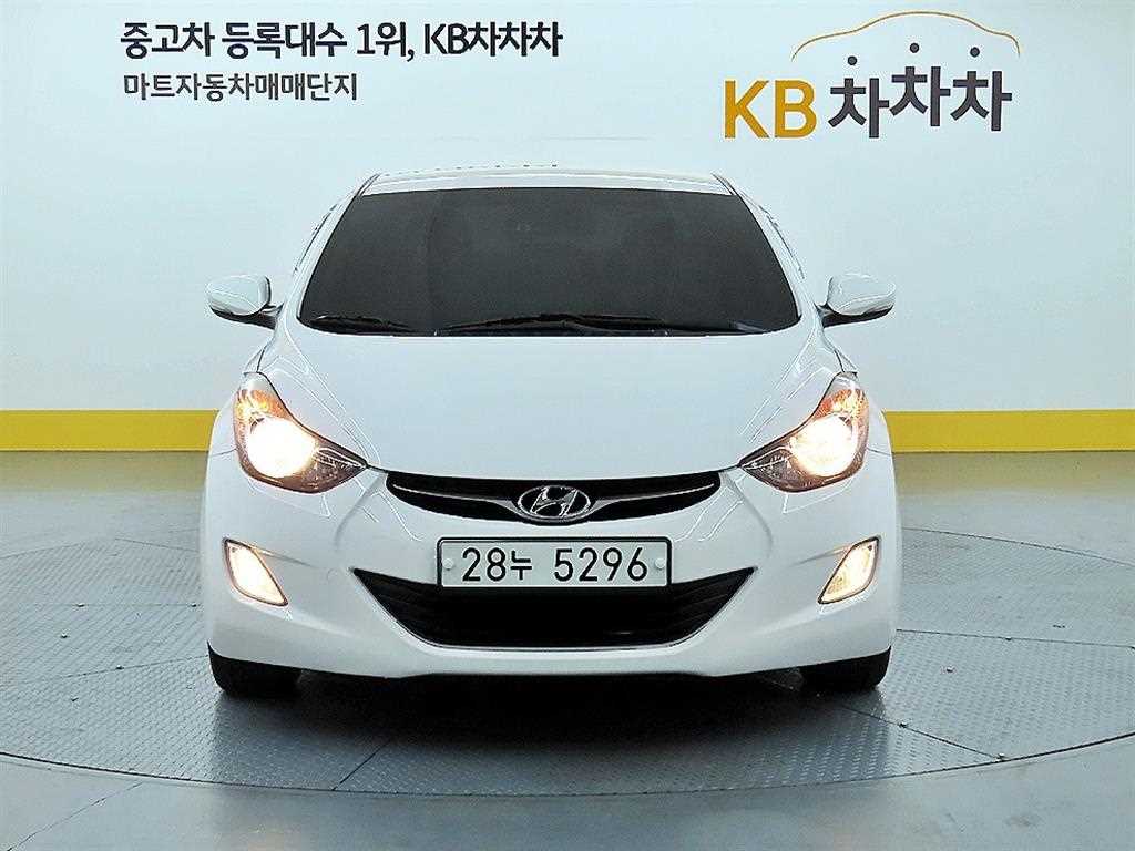 HYUNDAI Avante - Vista 2