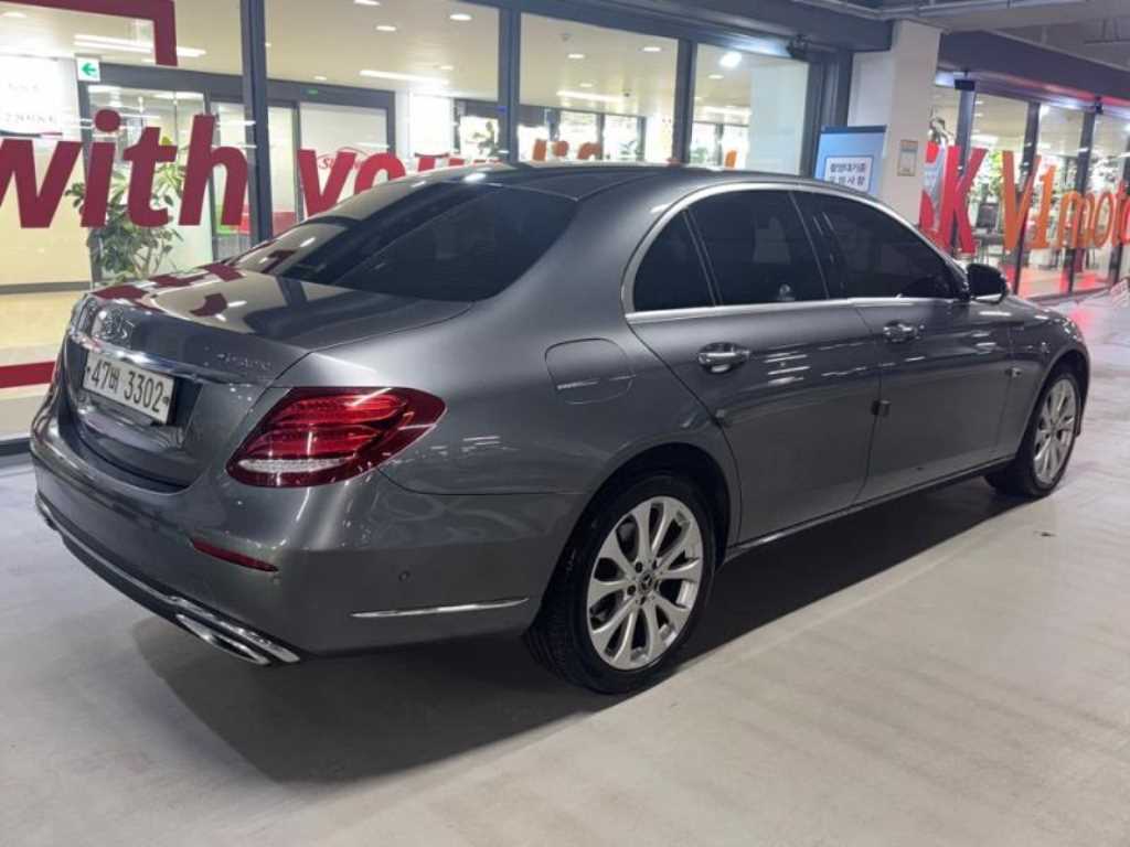 Mercedes Benz E class - Vista 4