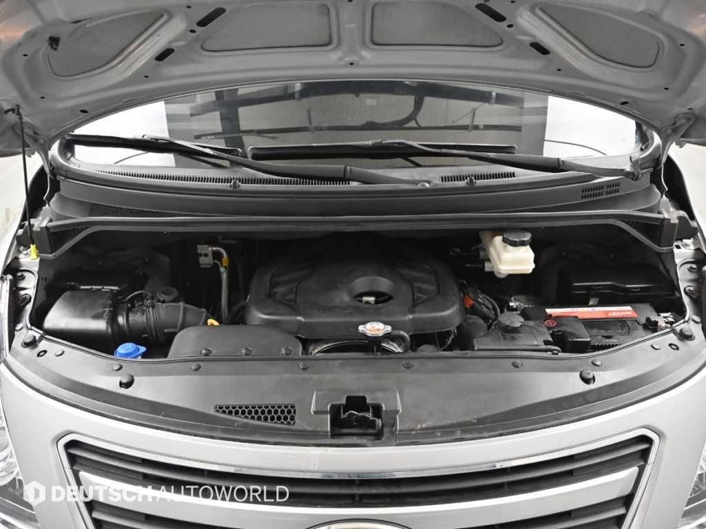 HYUNDAI Starex - Vista 6