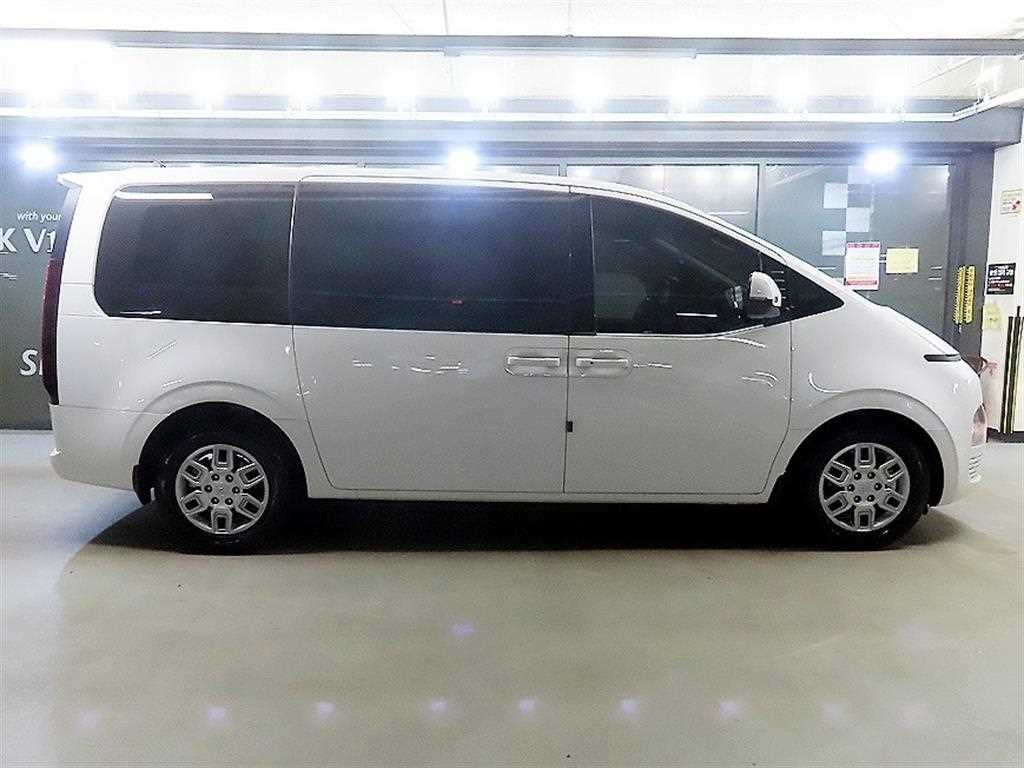 HYUNDAI Staria - Vista 3