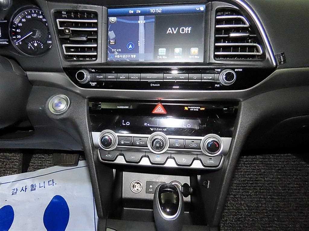 HYUNDAI Avante - Vista 11