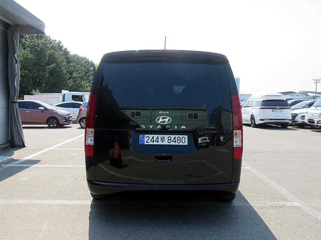 HYUNDAI Staria - Vista 3