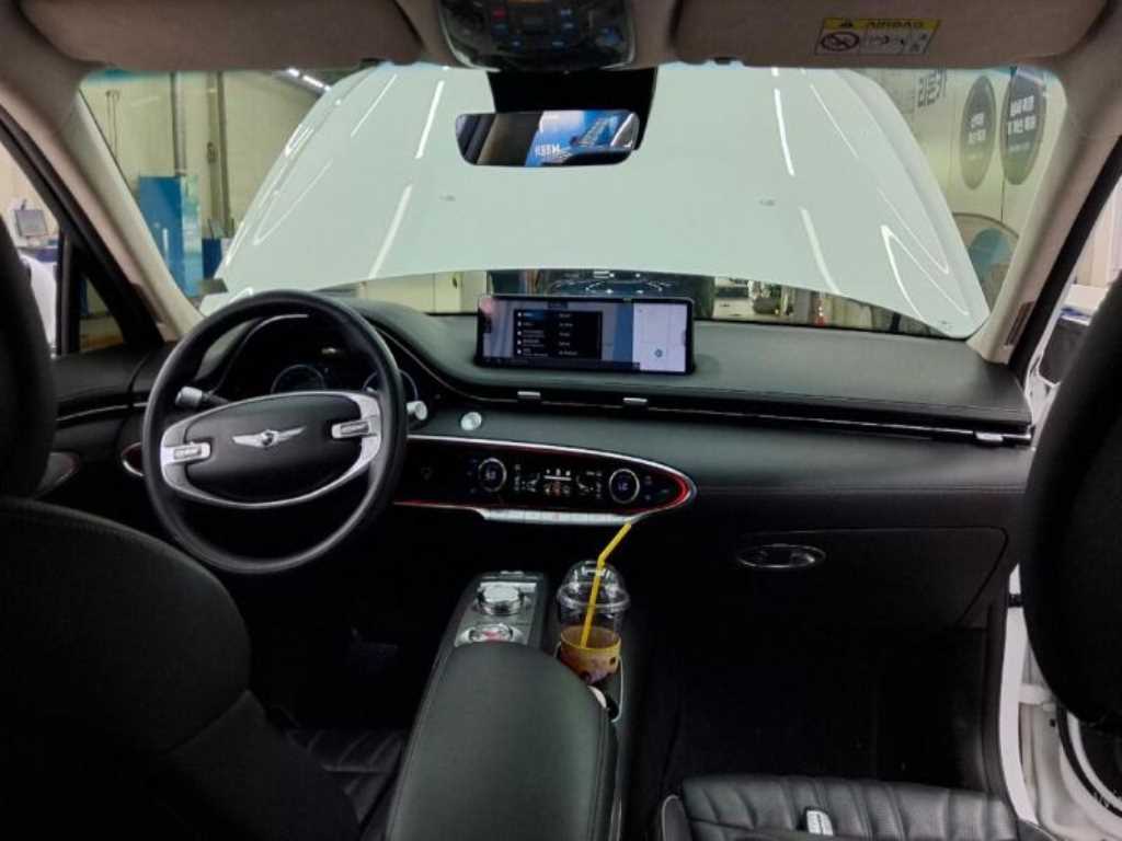 Genesis GV70 - Vista 7