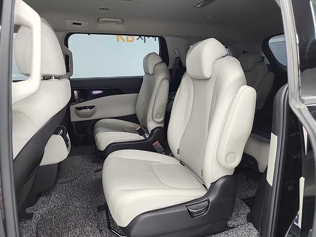 KIA Carnival - Vista 12