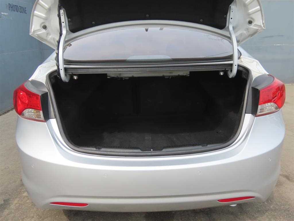 HYUNDAI Avante - Vista 5