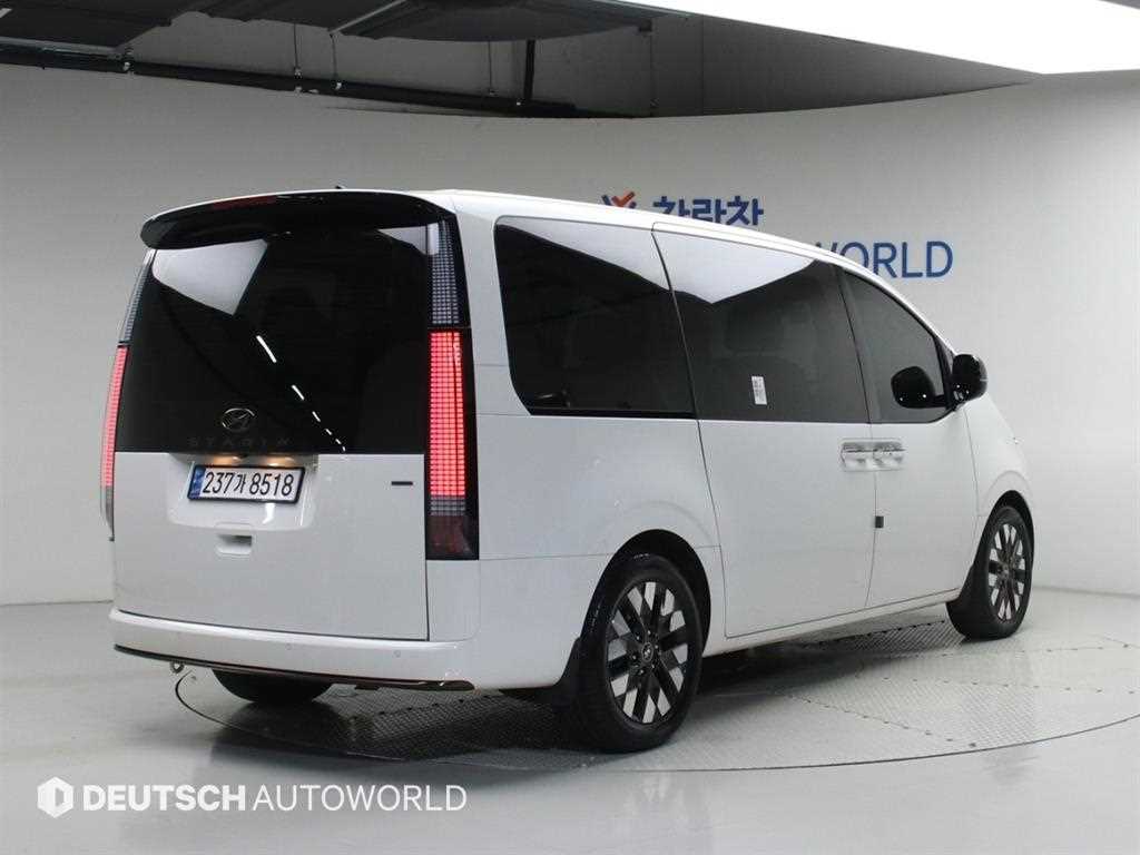 HYUNDAI Staria - Vista 2