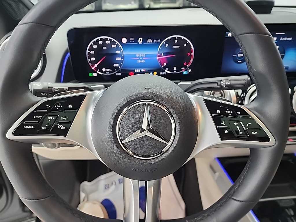 Mercedes Benz GLB Class - Vista 9
