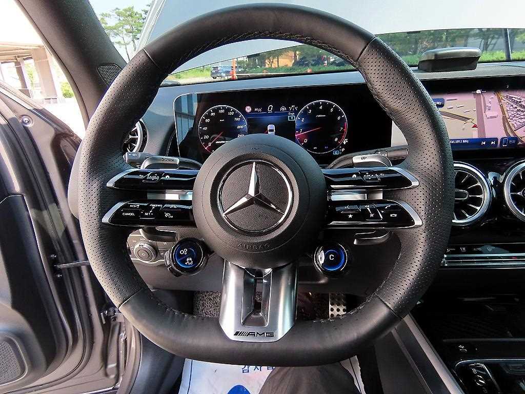 Mercedes Benz GLB Class - Vista 8