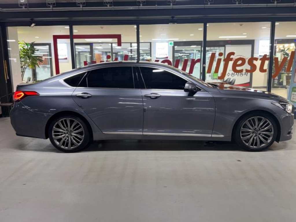 HYUNDAI Genesis - Vista 3
