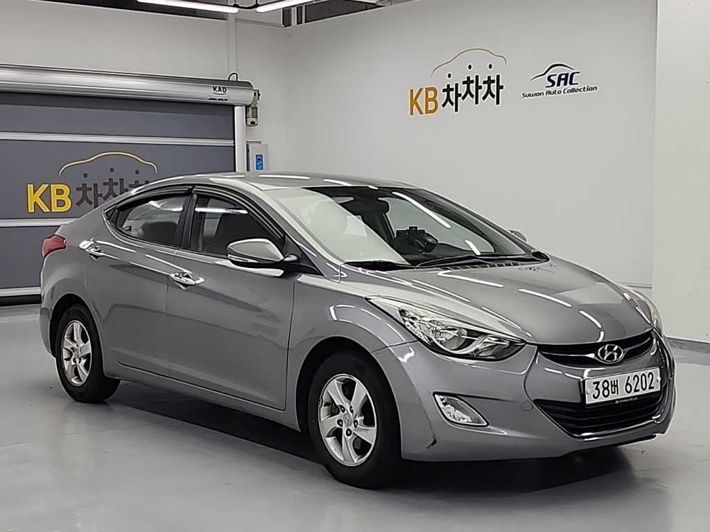 HYUNDAI Avante - Vista 4