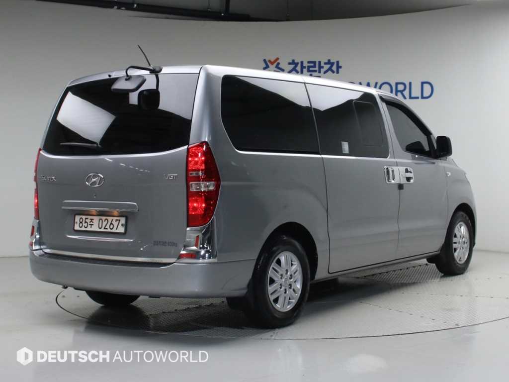 HYUNDAI Starex - Vista 2